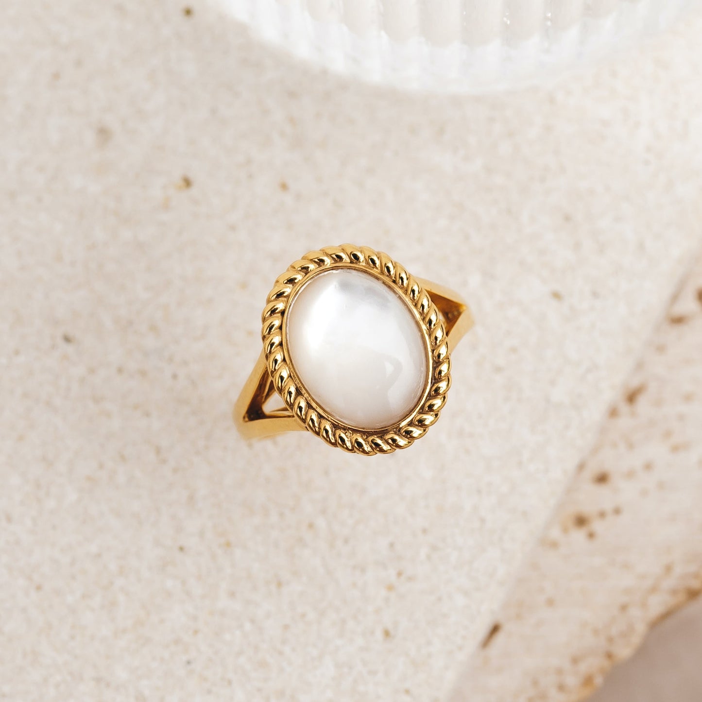 Vintage Mother of Pearl Ring - Elisabeth