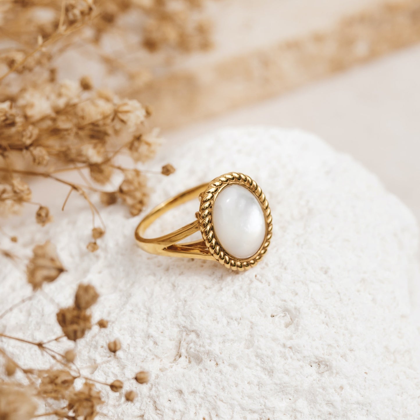 Vintage Mother of Pearl Ring - Elisabeth