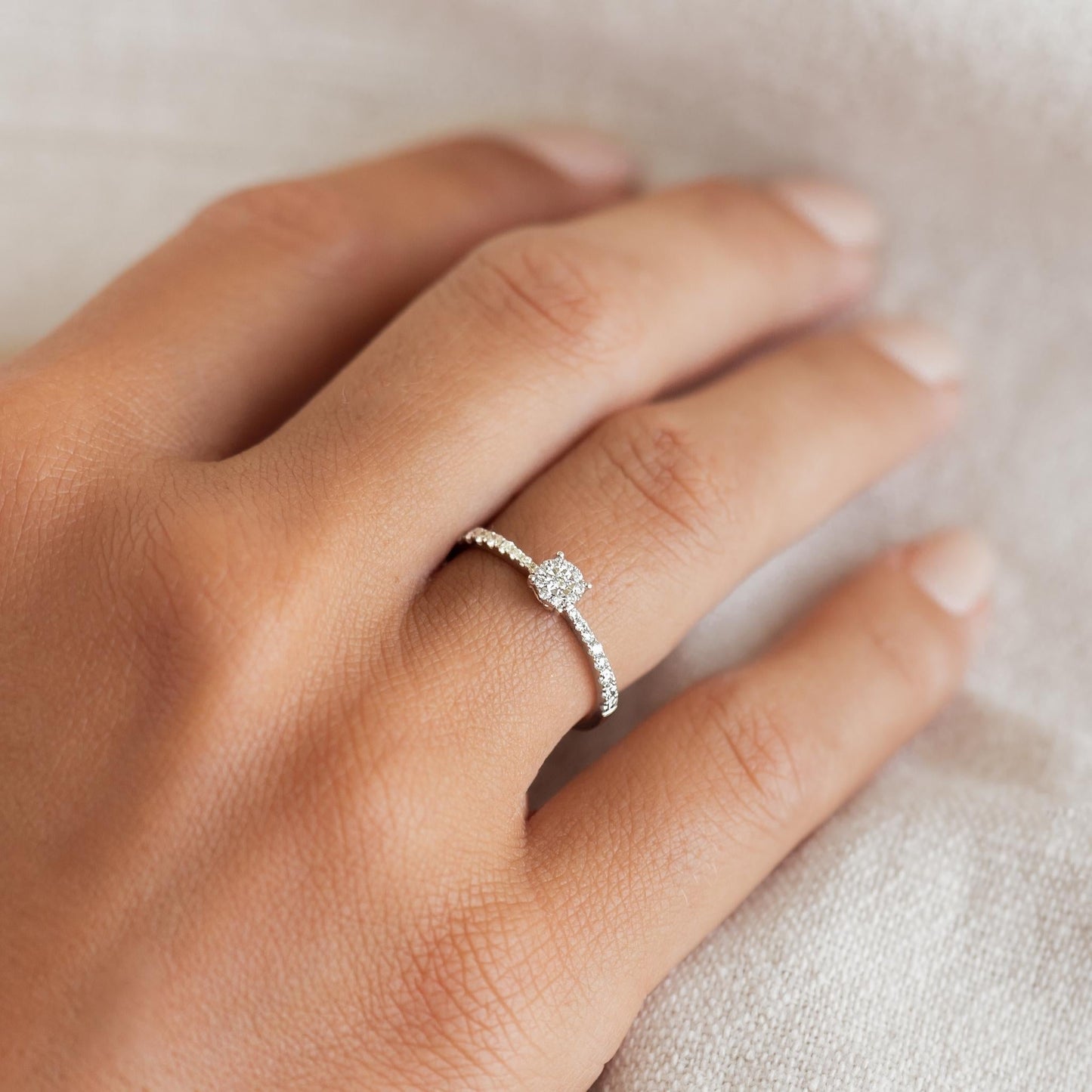 Round Cluster Diamond Ring White Gold - Brisa