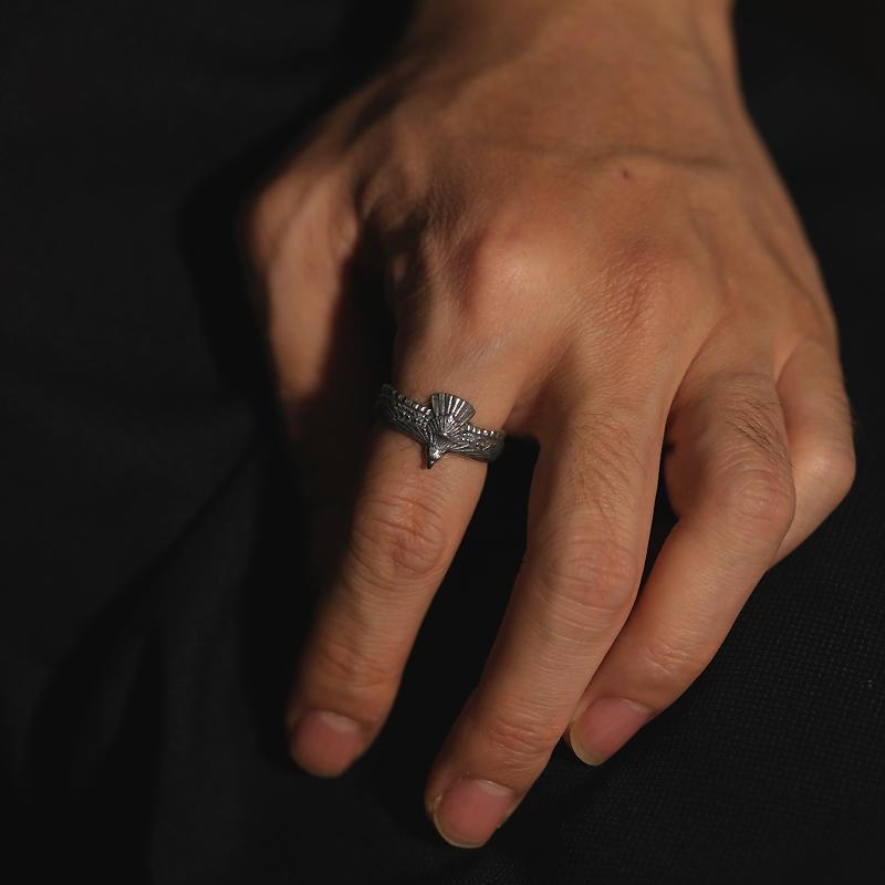 RETRO EAGLE SILVER RING