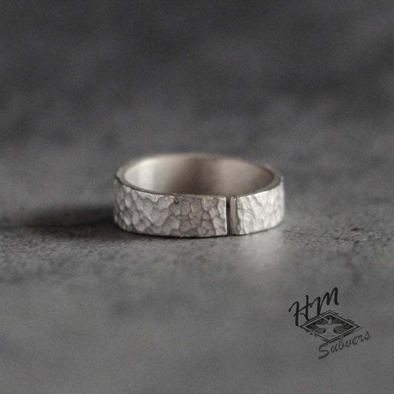 TURQUOISE HAMMERED SILVER RING