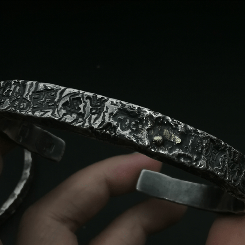 HANDMADE SILVER SKULL BRACELET