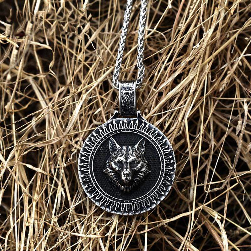 VIKING COLD WOLF HEAD PENDANT