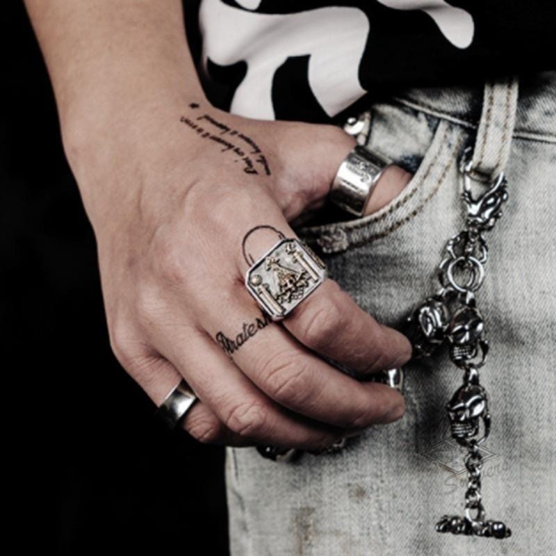 PUNK DEMON EYE SKULL RING