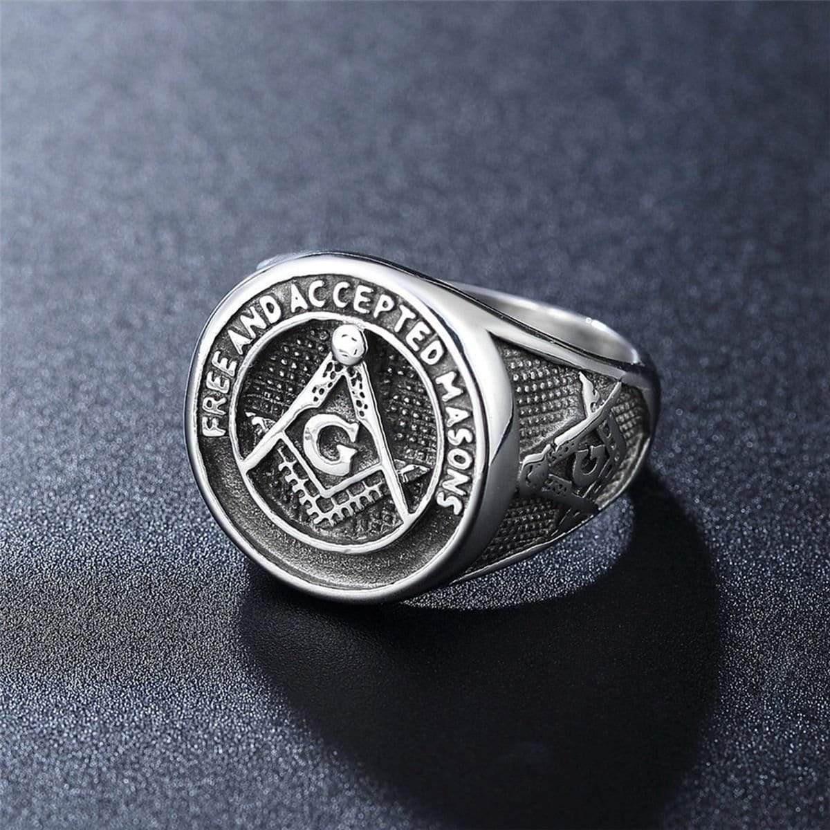 PUNK SKULL STAINLESS STEEL RING