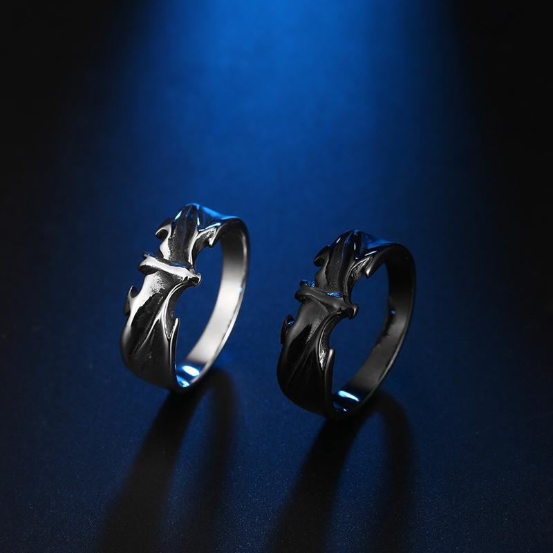 VINTAGE GOTHIC BAT RING